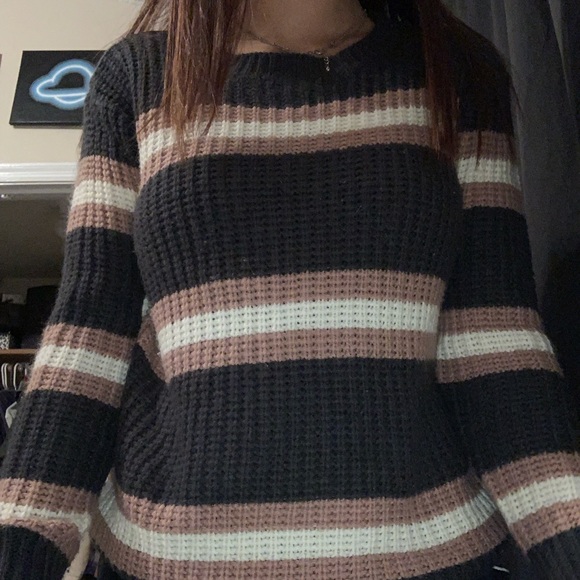 sweater - Picture 1 of 2